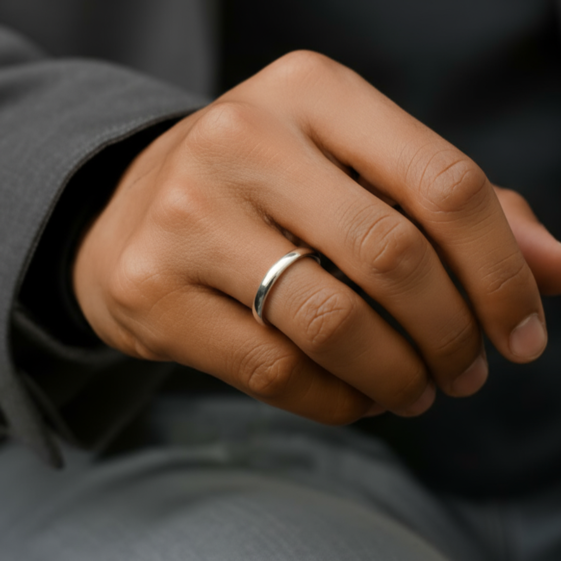 Rhodium-Plated Silver Mens Band Ring (Adjustable)