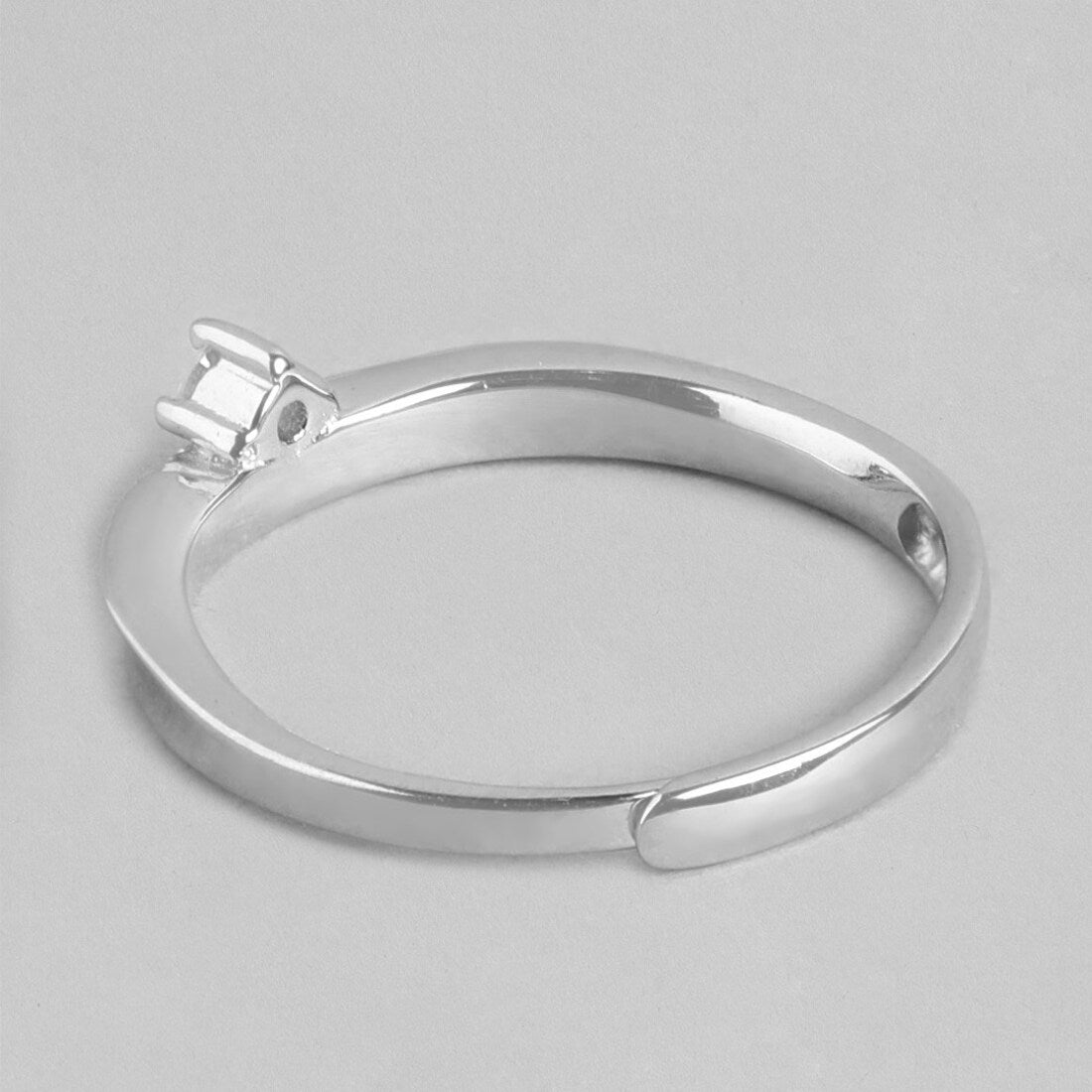 Radiant Simplicity 925 Sterling Silver Female Ring with Cubic Zirconia