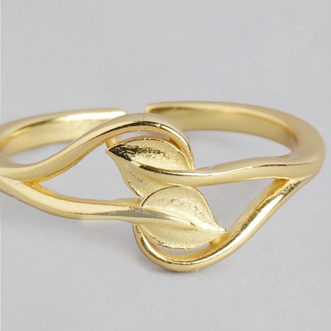Golden Leafy Elegance 925 Sterling Silver Gold-Plated Women's Ring