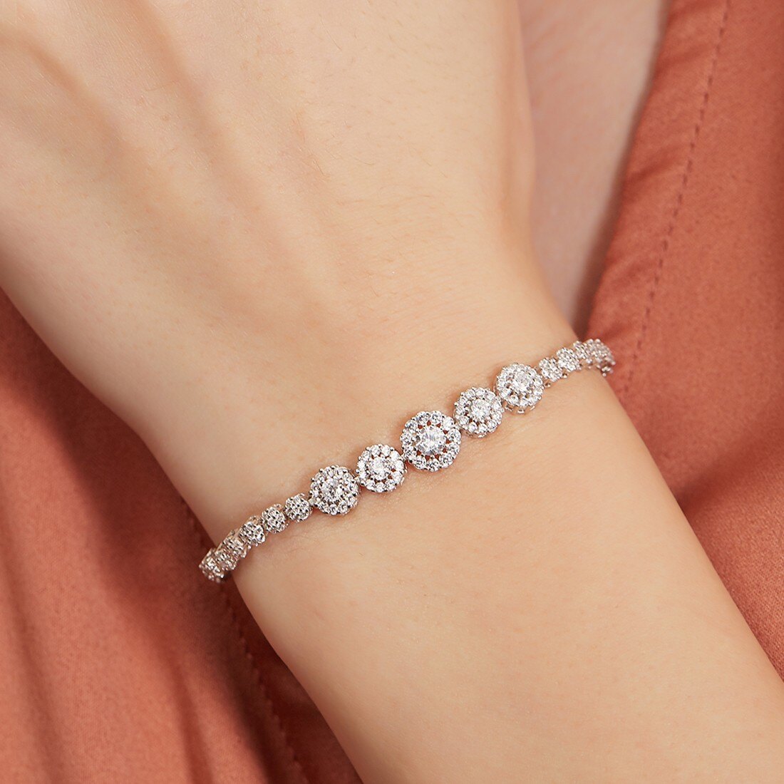 Radiant Allure: Dazzling Adjustable 925 Silver Bracelet Gift Hamper