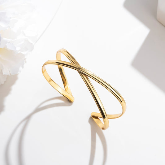 Infinite Radiance Gold-Plated 925 Sterling Silver Bracelet with Infinity Pattern