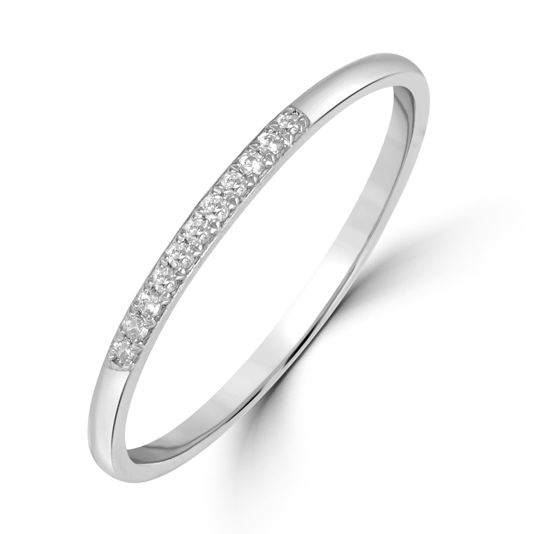 Glimmering Gold Ring with with Lab Grown Diamond