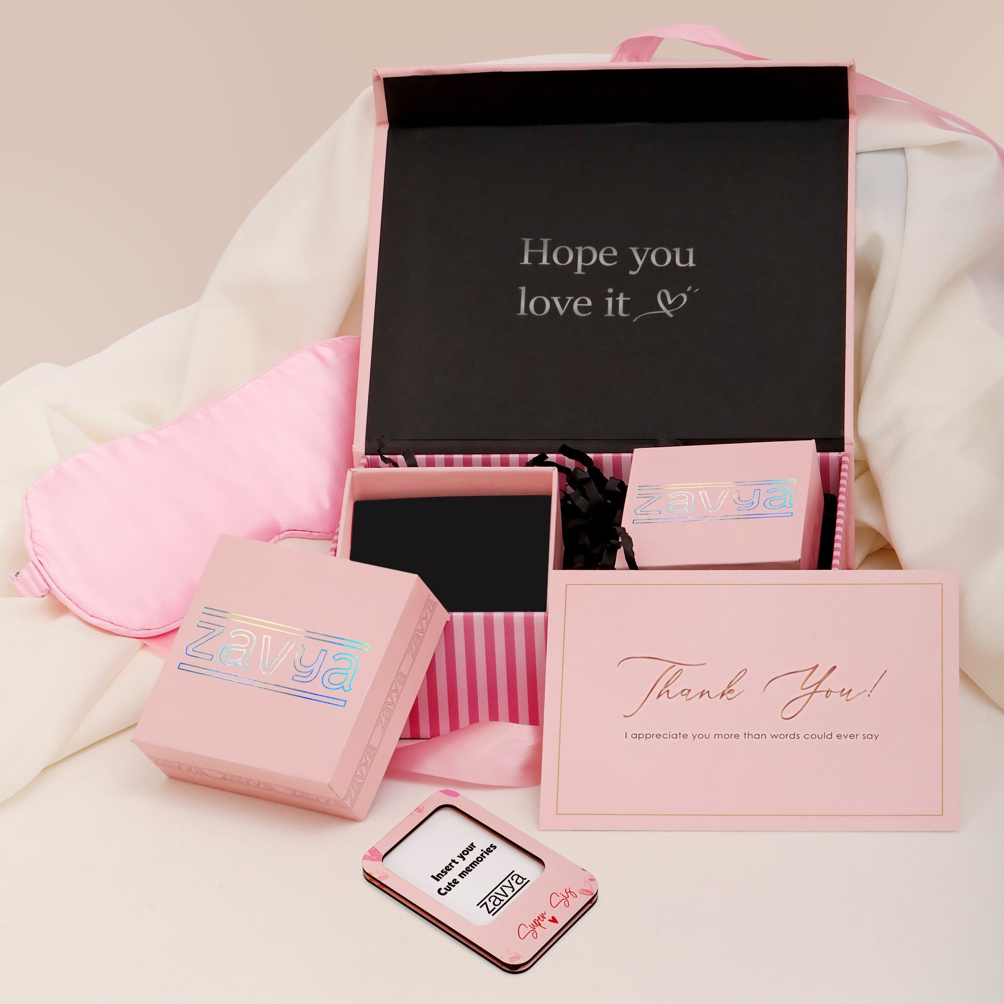 Gift hamper to your sister for this RakshaBandhan  to celebrate your unbreakable bond!