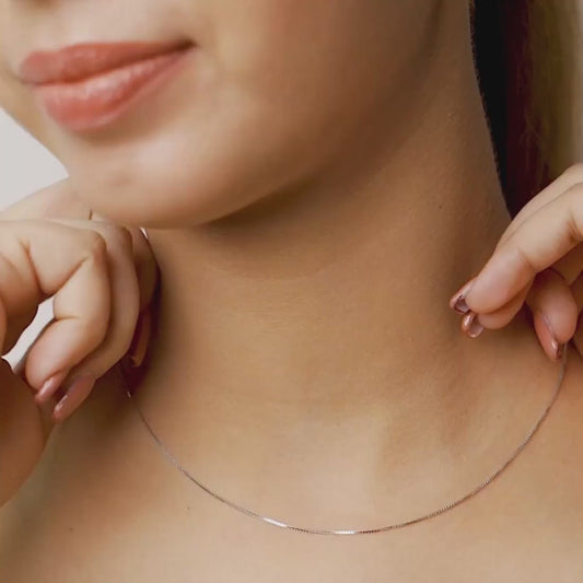 Minimal Muse Silver Box Chain