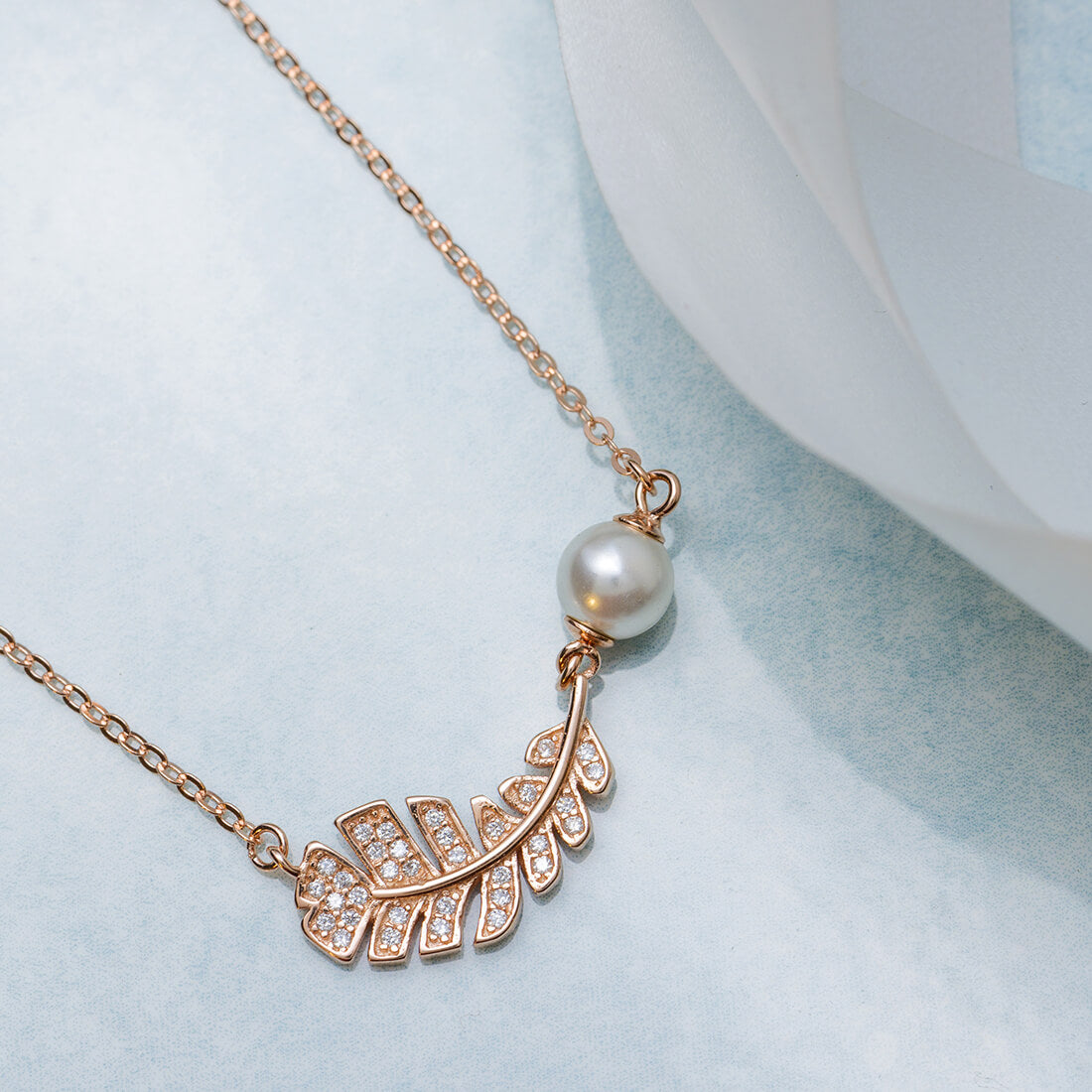 Pearl on Feather 925 Silver Necklace in Rose Gold