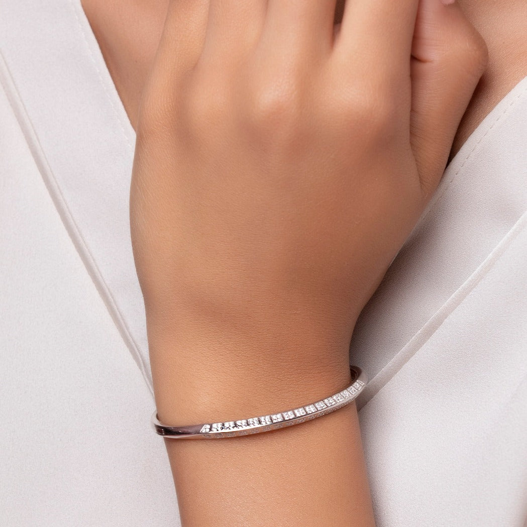 Classy Solitaire 925 Sterling Silver Bracelet